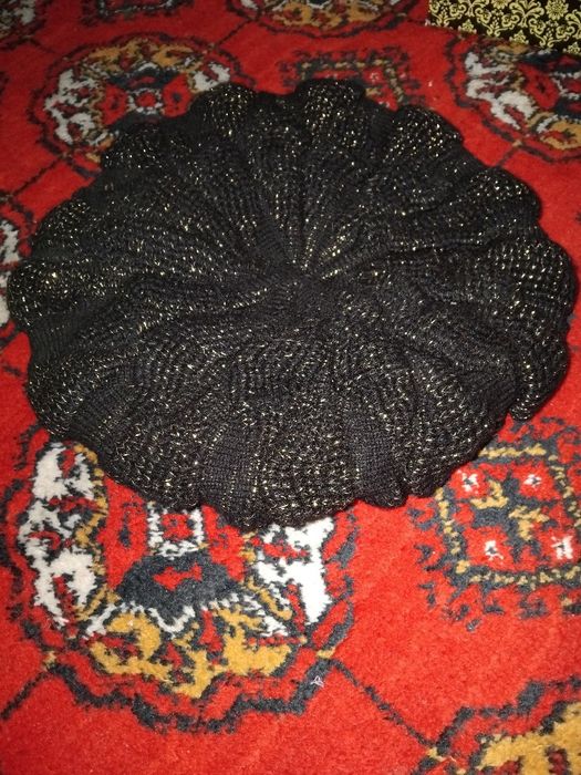 Шарф шапкалар сотилади