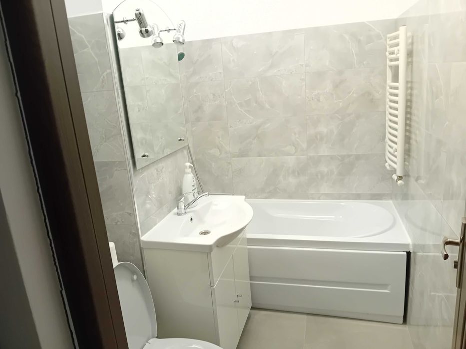 Inchiriez apartament 2 camere, 350 E
