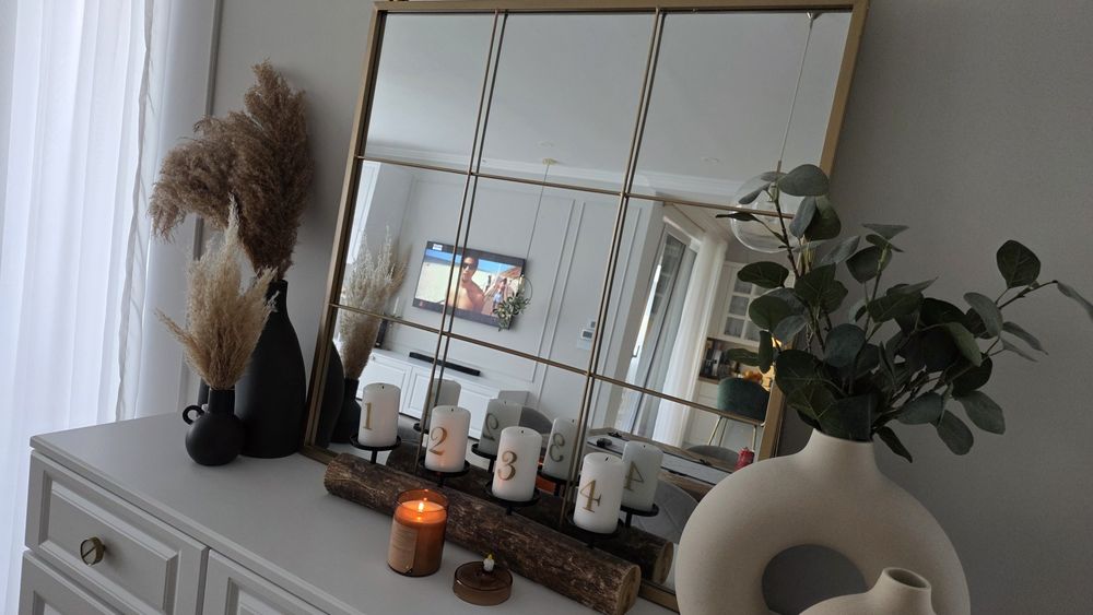 Oglinda cu rama din metal