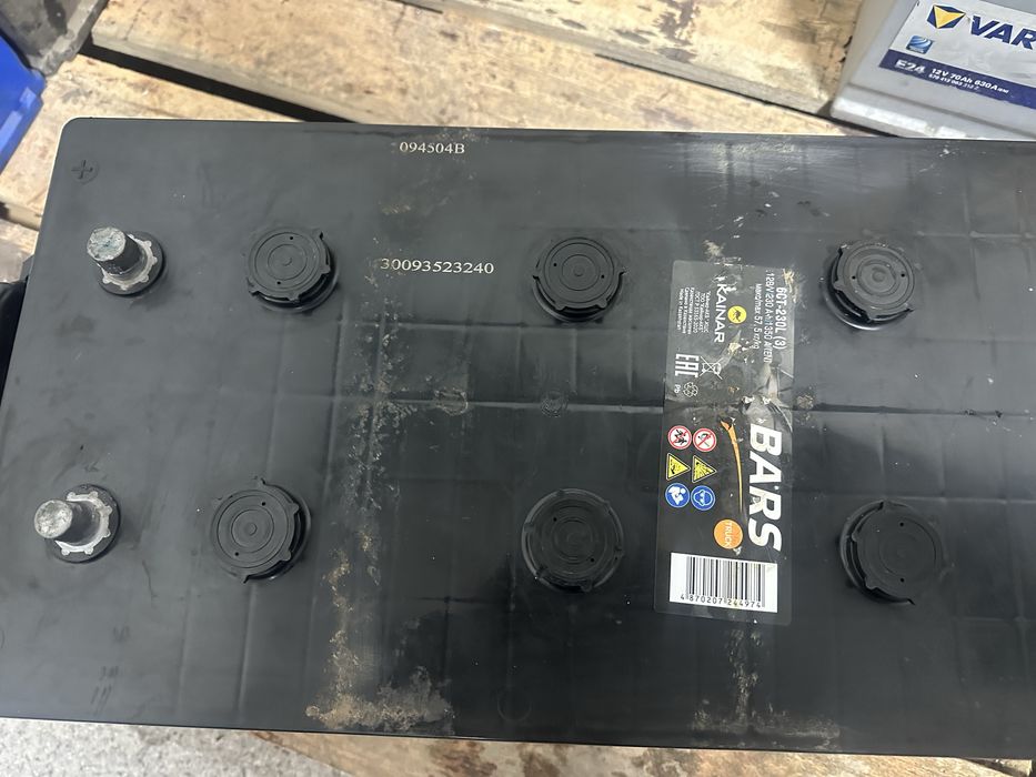 Продам Б/у аккумулятор 230-2шт