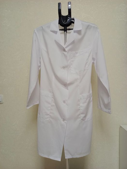 Продам медицинские халаты новые