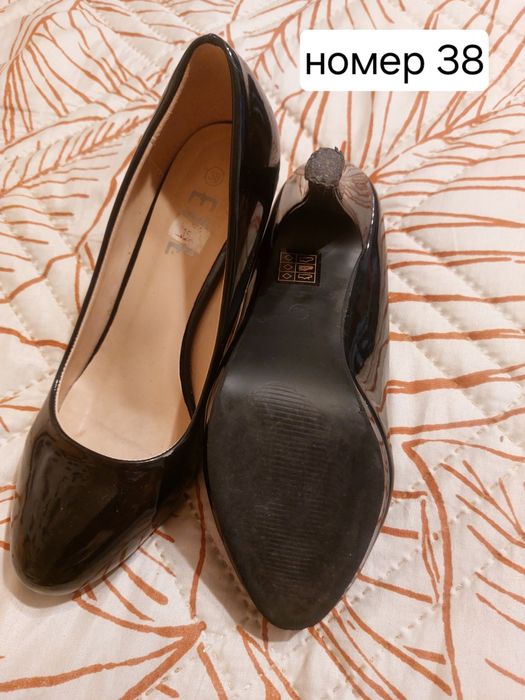 Елегантни дамски обувки номер 38 и 39