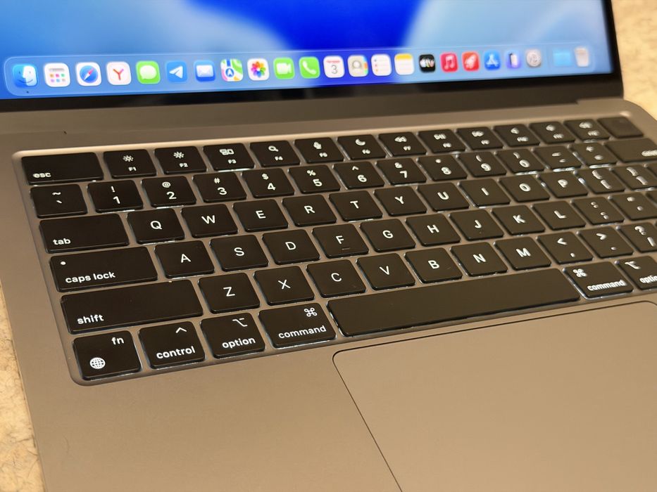 Срочно ! Macbook air m2 256gb 2025