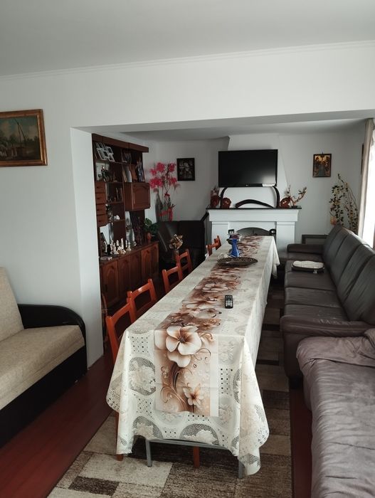 Vand casă într-un loc minunat și liniștit