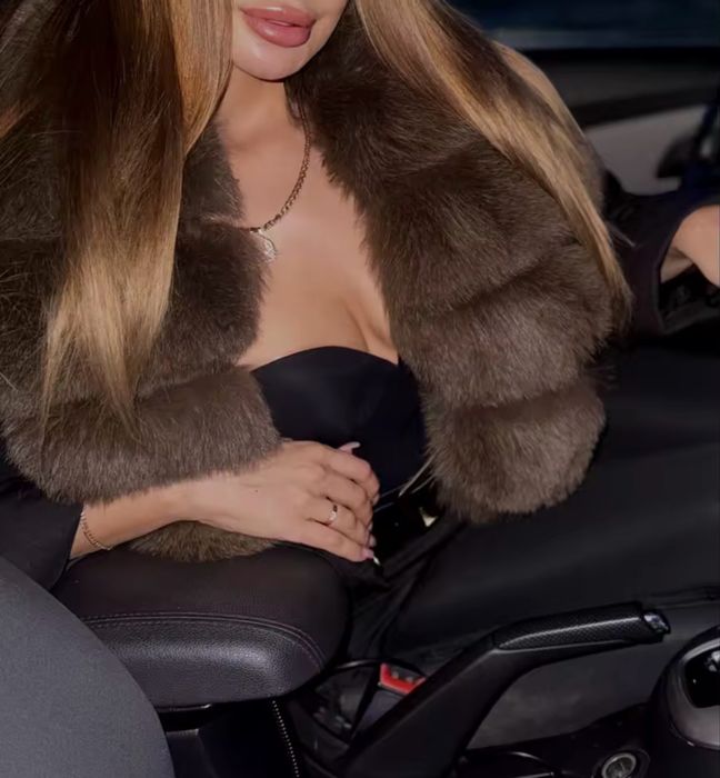 Vând geacă cu blană naturală