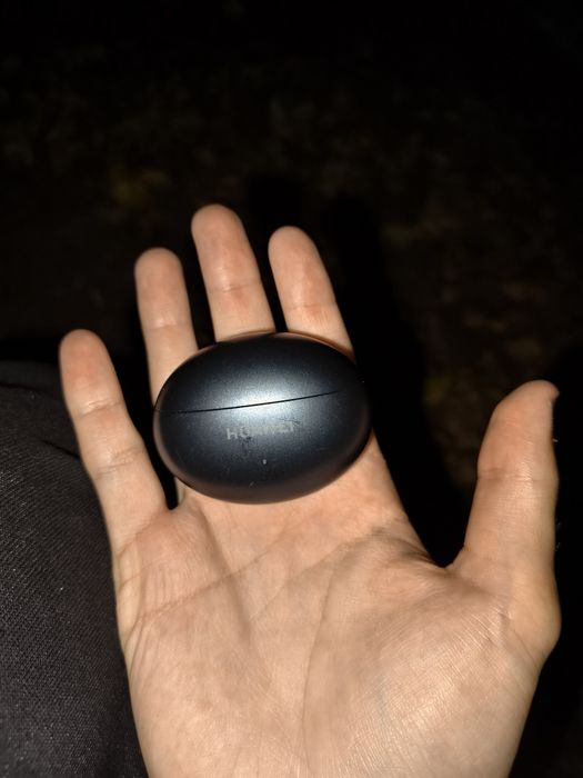 Продам наушники Huawei Freebuds 6i