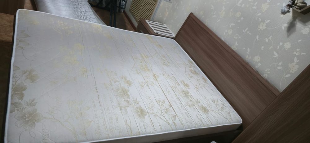 Продаю матрас б/у в отличном состоянии
