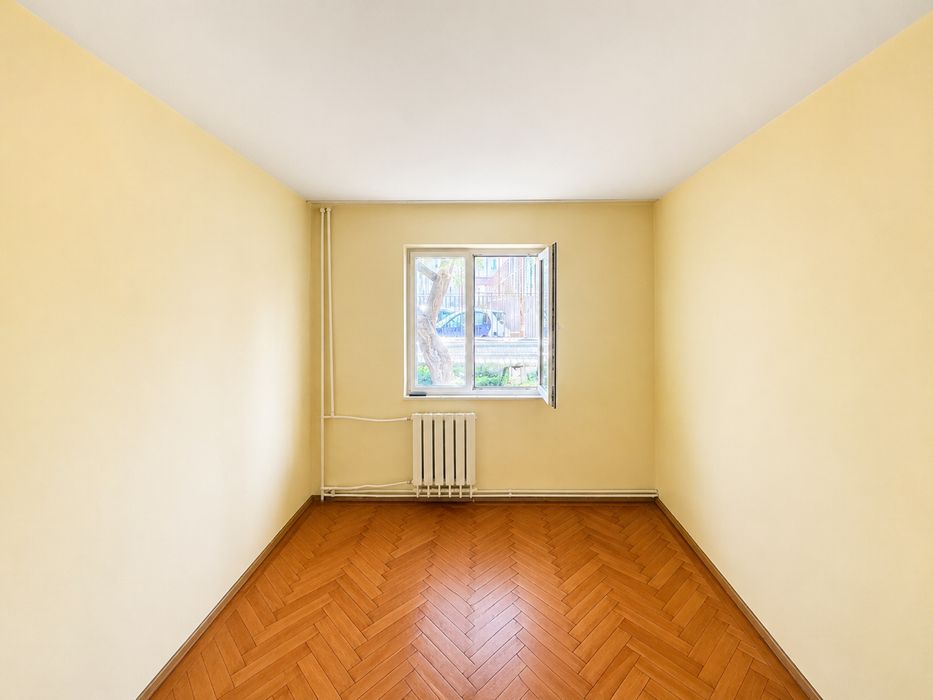Apartament 3 camere de vânzare – Ostroveni . Zona Hermes, Râmnicu Vâlcea  În spate la Complexul Hermes