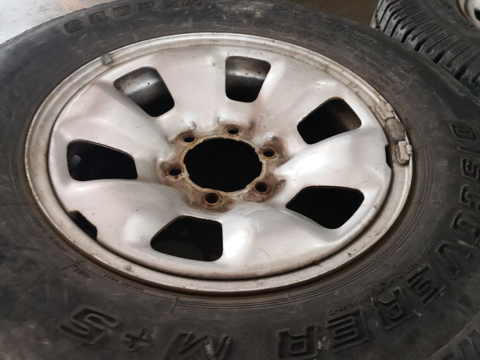 Toyota land cruiser 265 70 17 цола Тойота  гуми