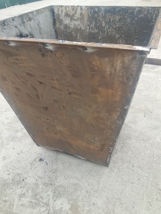 Мусорный контейнер