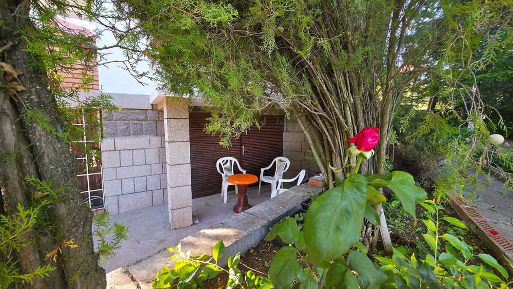 Продава се бутикова къща във вилната зона на с.Големо Бучино, Перник