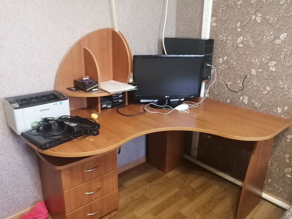 Компьютерный стол