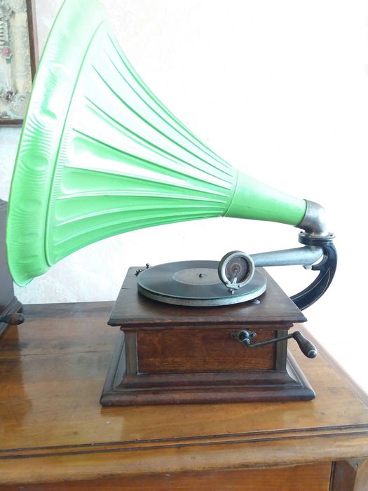 Грамофон с фуния Columbia ок. 1910 г.