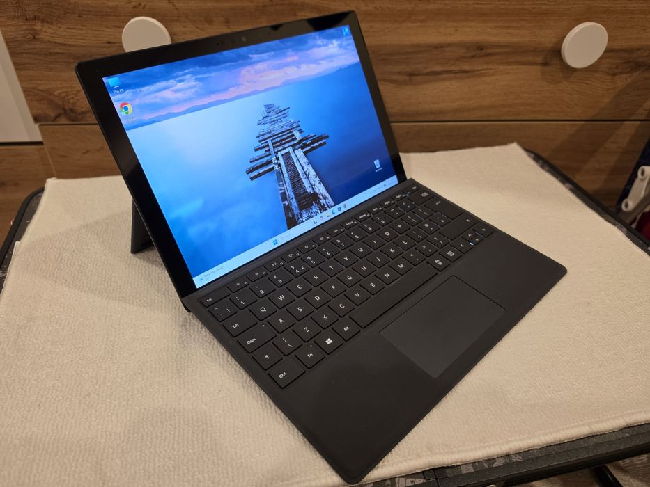 Microsoft Surface Pro 7+ / i5-11th / 8GB Ram / 512 SSD