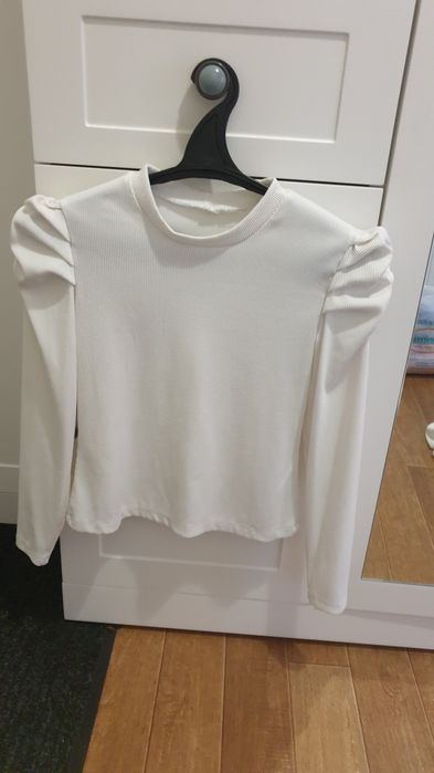 Блузки школьные продам