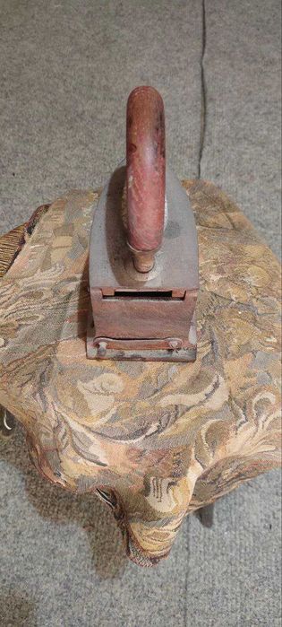 антикварный утюг