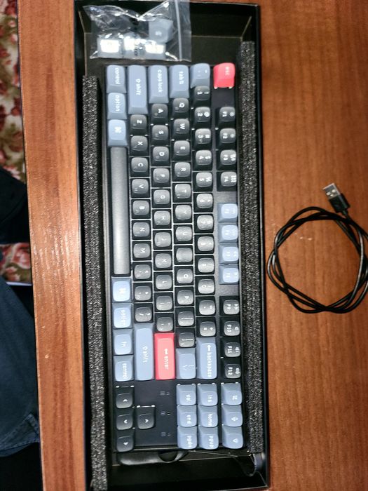 Keychron K8 pro yangi holatda