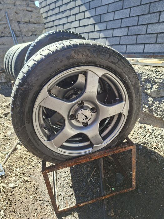 Продам комплект летних шин с дисками R15