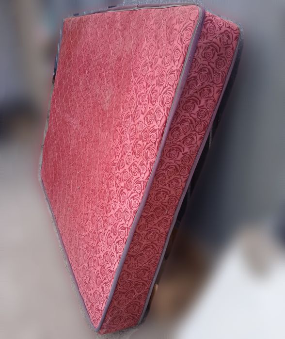 Матрас двухспальный пружинный б/у