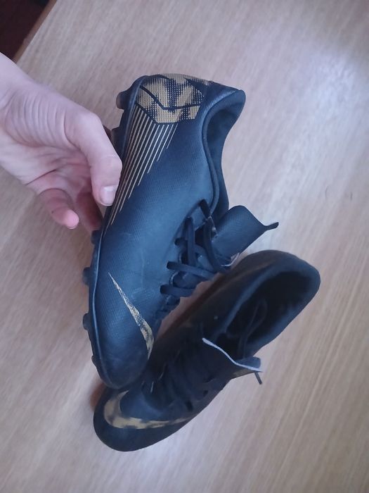 Ghete de fotbal nike mercurial negri