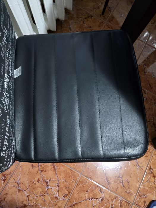 Masa rotunda cu 4 scaune