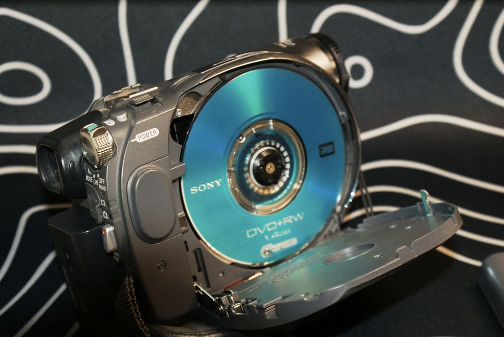 Продам Sony DVD 305E