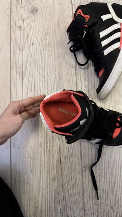 Продам кеды адидас