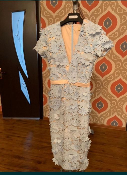 Платья длина медия