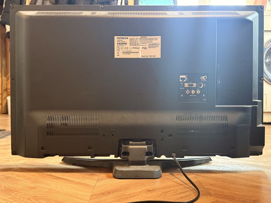 Продавам телевизор HITACHI  Използван е за проба една седмица всичкки