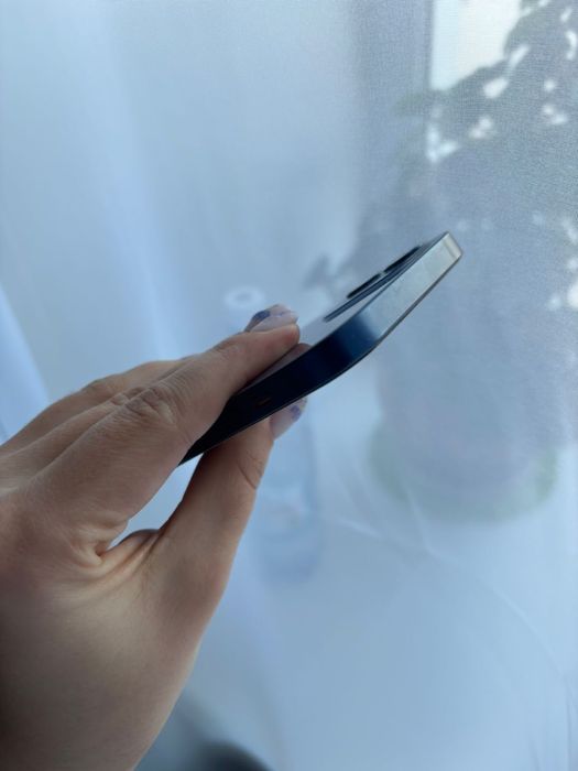 Iphone 12 в отличном состоянии
