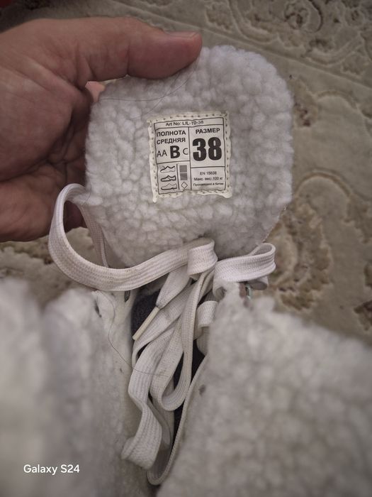 Продам коньки женские