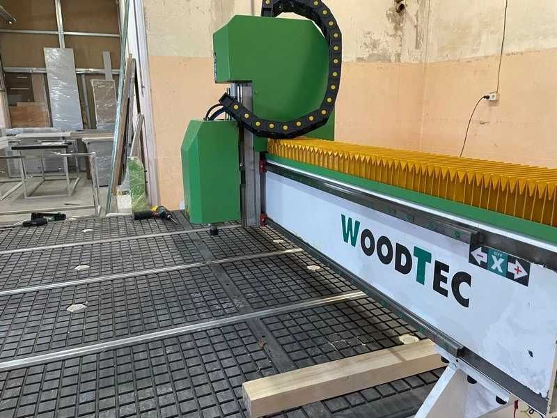Фрезерный станок с ЧПУ WoodTec CH 2030K
