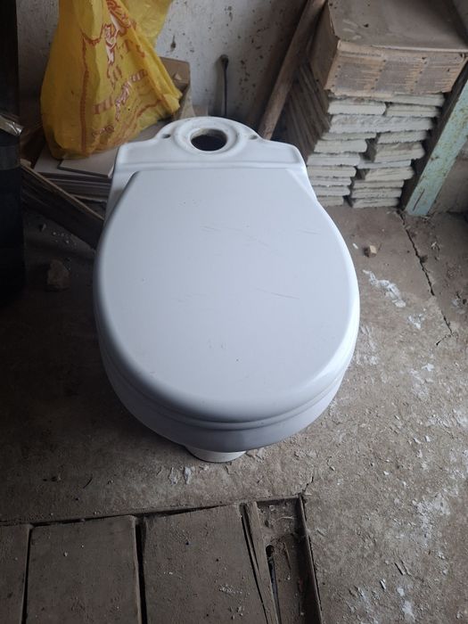 Продам унитаз отл состояние без бочка