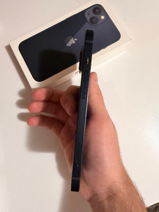 Vand iphone 13 simplu