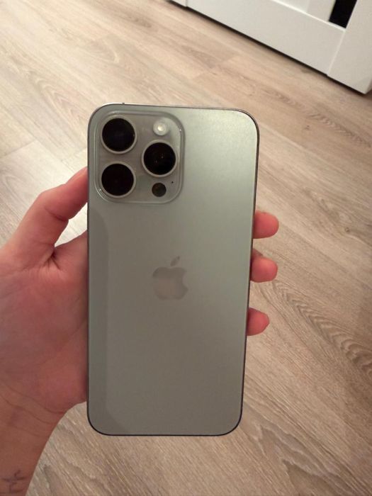 Продам Айфон 15про макс срочно