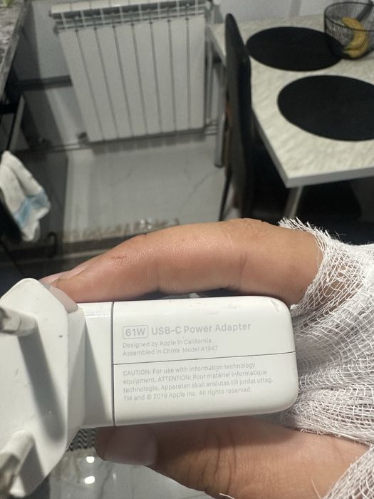 Vând Apple 61W USB-C Power Adapter