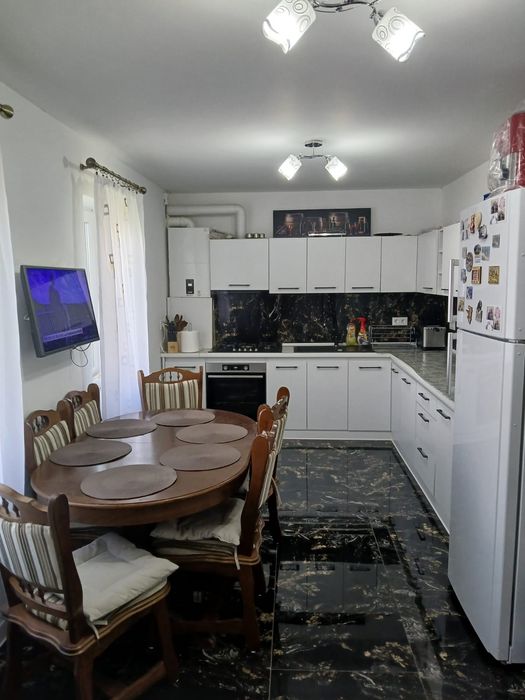 OCAZIE...Vând schimb cu ap 2  cameri plus dif