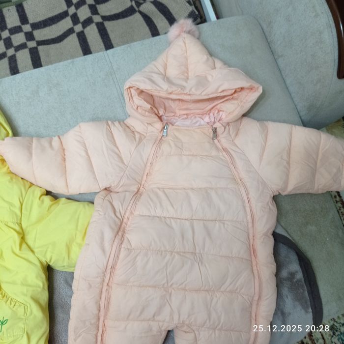 Продам демисезонный комбинезон для девочек