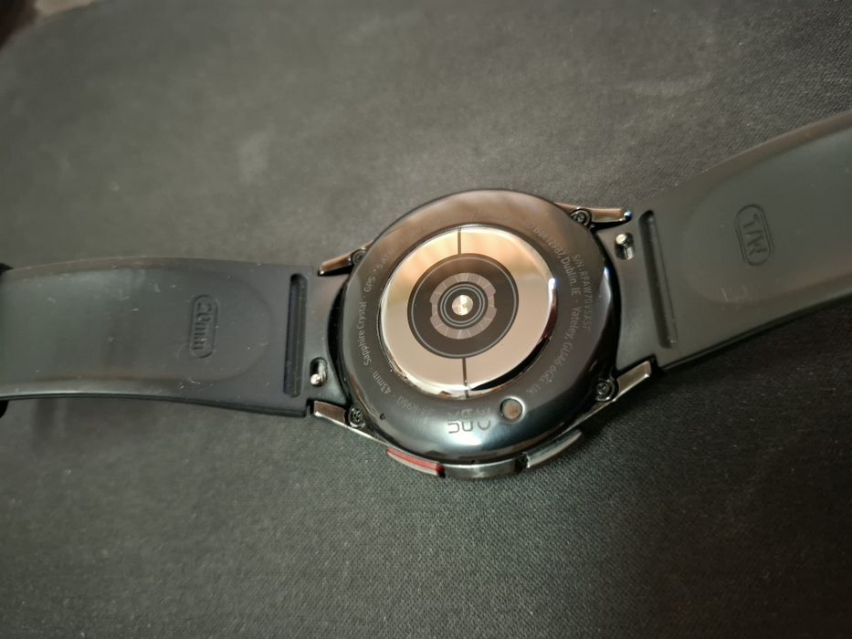 Samsung Galaxy Watch 6 Classic 43 mm + 4 верижки + 3 протектора + безел