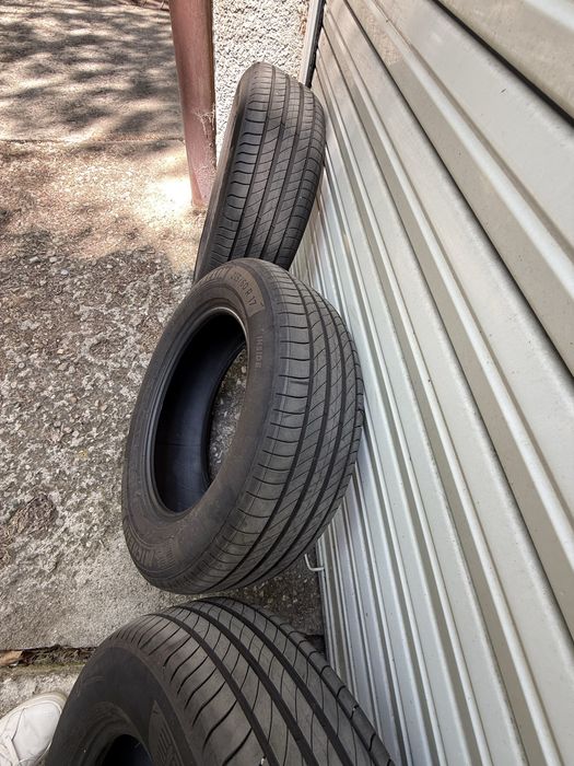 Продавам 4 летни гуми Michelin Primacy 4 215/60/17