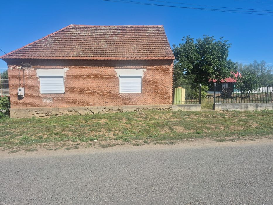 Vând casă în localitatea Belotinț, județul Arad