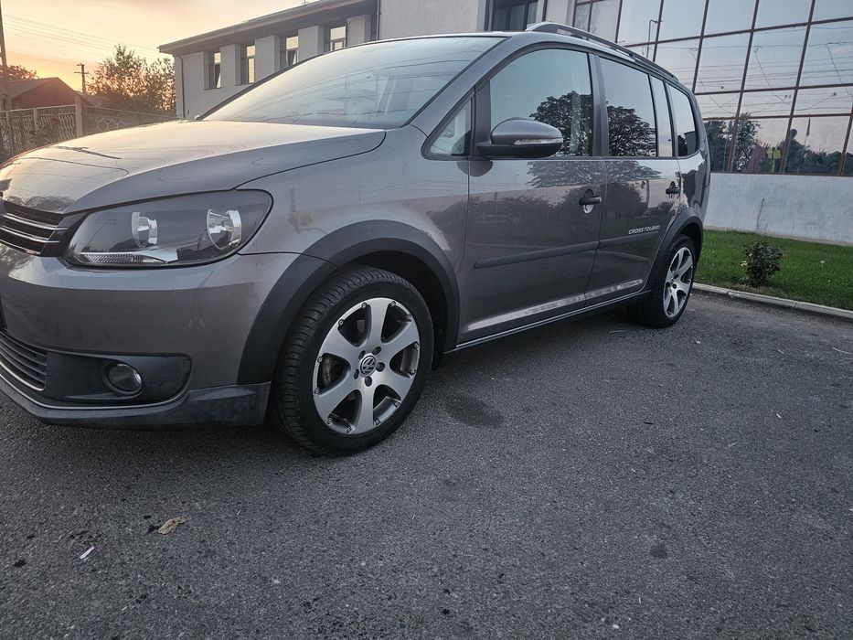 VOLKSWAGEN Touran 2011 — imagine 2