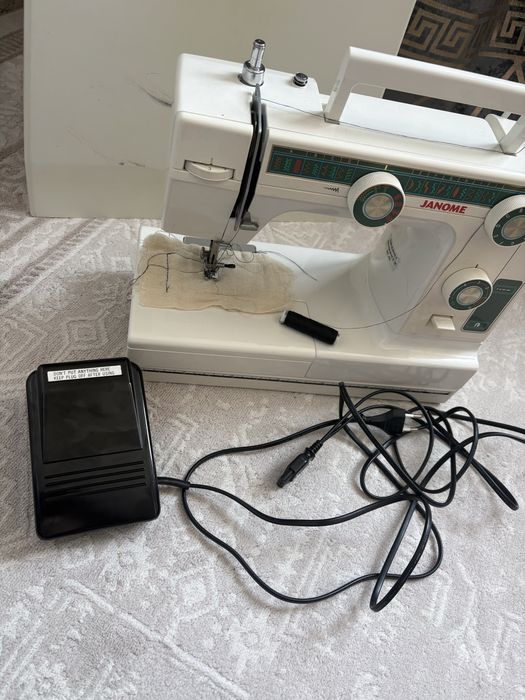 Продам машинку janome