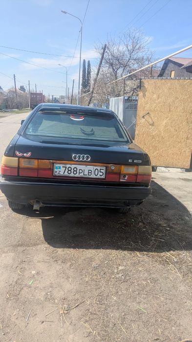 Автомобиль Ауди 100