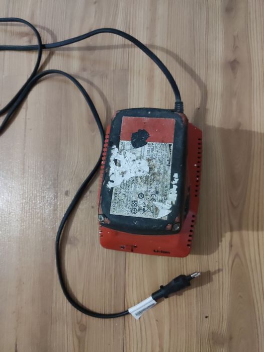 Зарядное устройство Хилти
