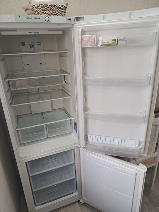 Холодильник INDESIT