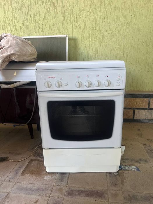 Срочно продаётся газовая плита с витежкой
