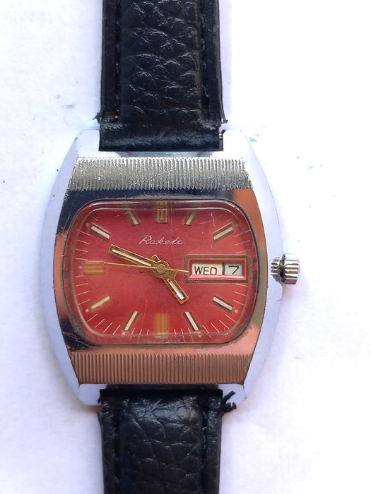 Ceas RAKETA cadran Rosu, model mai Rar , Made in URSS , an 1980