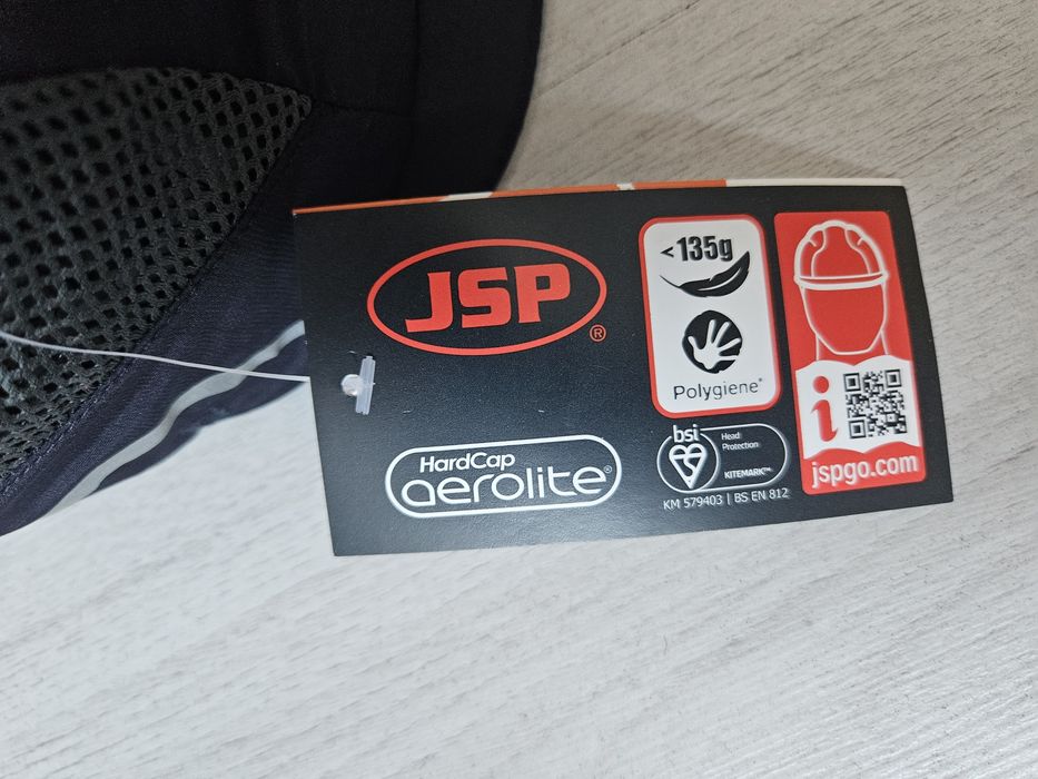 *НОВИ* Шапка с предпазна вътрешност.