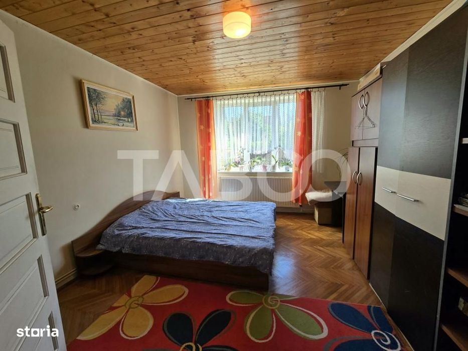 Casa spatioasa de vanzare teren 432 mp zona linistita - Lupeni Sibiu